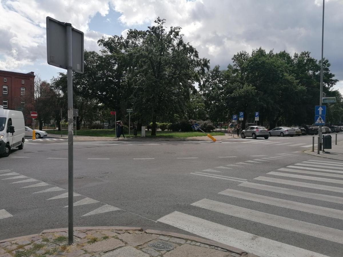 Hostel Tulip - Pokoj 7 Ze Wspolna Lazienka I Kuchnia ชเตชชิน ภายนอก รูปภาพ