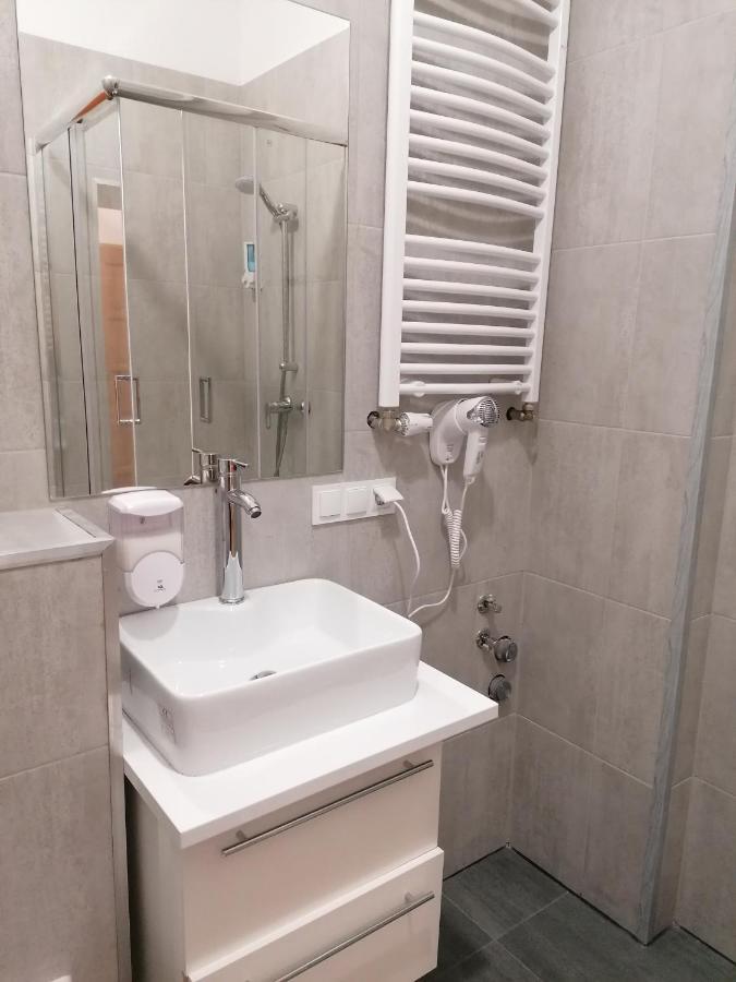 Hostel Tulip - Pokoj 7 Ze Wspolna Lazienka I Kuchnia ชเตชชิน ภายนอก รูปภาพ