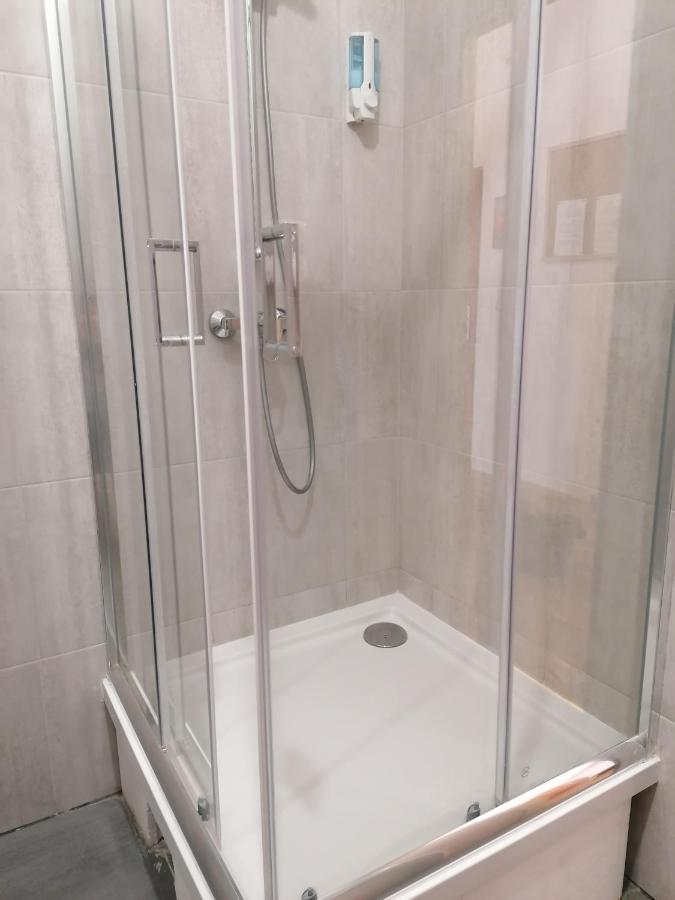 Hostel Tulip - Pokoj 7 Ze Wspolna Lazienka I Kuchnia ชเตชชิน ภายนอก รูปภาพ