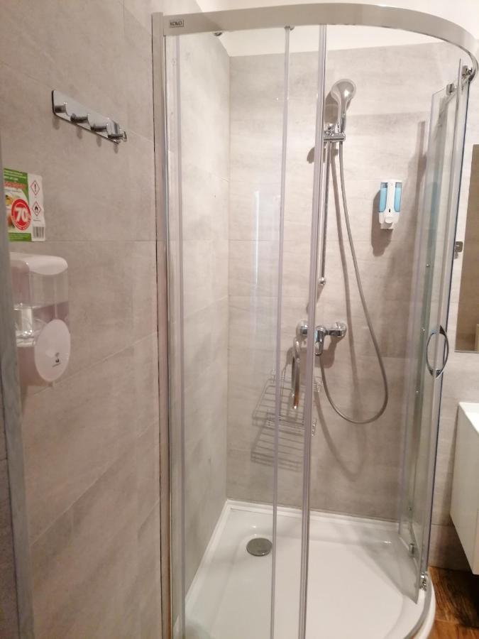 Hostel Tulip - Pokoj 7 Ze Wspolna Lazienka I Kuchnia ชเตชชิน ภายนอก รูปภาพ